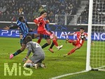 10.03.2026,  Fussball UEFA Championsleague 2025/2026: Achtelfinale, Atalanta Bergamo - FC Bayern München, in der New Balance Arena (Bergamo, Italien), Jamal Musiala (Bayern München) trifft zum 0:6 gegen Torwart Marco Carnesecchi (Atalanta Bergamo) 
  

