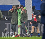10.03.2026,  Fussball UEFA Championsleague 2025/2026: Achtelfinale, Atalanta Bergamo - FC Bayern München, in der New Balance Arena (Bergamo, Italien), Torwart Jonas Urbig (FC Bayern München) angeschlagen

