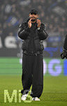 10.03.2026,  Fussball UEFA Championsleague 2025/2026: Achtelfinale, Atalanta Bergamo - FC Bayern München, in der New Balance Arena (Bergamo, Italien), Trainer Vincent Kompany (FC Bayern München) ist angespannt, er bedankt sich beid en Fans
  

