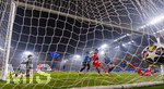 10.03.2026,  Fussball UEFA Championsleague 2025/2026: Achtelfinale, Atalanta Bergamo - FC Bayern München, in der New Balance Arena (Bergamo, Italien),  Torschuss zum 6:0 von Jamal Musiala (mitte, Bayern München) re: Luis Diaz (FC Bayern München) li: Torwart Marco Carnesecchi (Atalanta Bergamo) 