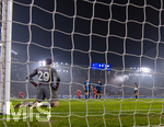 10.03.2026,  Fussball UEFA Championsleague 2025/2026: Achtelfinale, Atalanta Bergamo - FC Bayern München, in der New Balance Arena (Bergamo, Italien),  Torwart Marco Carnesecchi (Atalanta Bergamo) geschockt am Boden, nach dem erneuten Gegentor zum 0:5. 