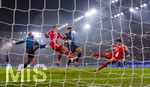 10.03.2026,  Fussball UEFA Championsleague 2025/2026: Achtelfinale, Atalanta Bergamo - FC Bayern München, in der New Balance Arena (Bergamo, Italien),  Torschuss zum 6:0 von Jamal Musiala (2.v.li, Bayern München) re: Luis Diaz (FC Bayern München), li: Yunus Musah (Atalanta Bergamo), 3.v.lI. Berat Djimsiti (Atalanta Bergamo)  