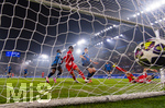 10.03.2026,  Fussball UEFA Championsleague 2025/2026: Achtelfinale, Atalanta Bergamo - FC Bayern München, in der New Balance Arena (Bergamo, Italien),  Torschuss zum 6:0 von Jamal Musiala (2.v.li, Bayern München) re: Luis Diaz (FC Bayern München) 