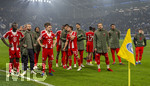 10.03.2026,  Fussball UEFA Championsleague 2025/2026: Achtelfinale, Atalanta Bergamo - FC Bayern München, in der New Balance Arena (Bergamo, Italien), FC Bayern Schlussjubel mit betretenen Minen, Dayot Upamecano (FC Bayern München), Konrad Laimer (FC Bayern München), Joshua Kimmich (FC Bayern München), Tom Bischof (Bayern München), Harry Kane (FC Bayern München) 