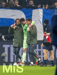 10.03.2026,  Fussball UEFA Championsleague 2025/2026: Achtelfinale, Atalanta Bergamo - FC Bayern München, in der New Balance Arena (Bergamo, Italien),  Torwart Jonas Urbig (FC Bayern München) wird mit Kopfverletzung vom Platz geführt