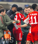 10.03.2026,  Fussball UEFA Championsleague 2025/2026: Achtelfinale, Atalanta Bergamo - FC Bayern München, in der New Balance Arena (Bergamo, Italien),  Trainer Vincent Kompany (mitte, FC Bayern München) wechselt Alphonso Davies (FC Bayern München) aus der sich verletzt hat.