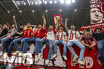 10.03.2026,  Fussball UEFA Championsleague 2025/2026: Achtelfinale, Atalanta Bergamo - FC Bayern München, in der New Balance Arena (Bergamo, Italien), Bayernfans feiern den Sieg frenetisch in ihrer Kurve.