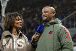 10.03.2026,  Fussball UEFA Championsleague 2025/2026: Achtelfinale, Atalanta Bergamo - FC Bayern München, in der New Balance Arena (Bergamo, Italien), Trainer Vincent Kompany (FC Bayern München) beim TV-Interview mit Moderatorin Cayana Adjei-Freeman (li, Amazon Prime)