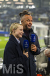 10.03.2026,  Fussball UEFA Championsleague 2025/2026: Achtelfinale, Atalanta Bergamo - FC Bayern München, in der New Balance Arena (Bergamo, Italien),  Sport-Moderatorin Lena Cassel mit Experte Patrick Owomoyela (re).
