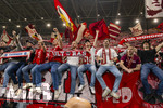 10.03.2026,  Fussball UEFA Championsleague 2025/2026: Achtelfinale, Atalanta Bergamo - FC Bayern München, in der New Balance Arena (Bergamo, Italien), Bayernfans feiern den Sieg frenetisch in ihrer Kurve.