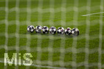 10.03.2026,  Fussball UEFA Championsleague 2025/2026: Achtelfinale, Atalanta Bergamo - FC Bayern München, in der New Balance Arena (Bergamo, Italien), die Spielbälle liegen am Rasen bereit zum aufwärmen der Spieler