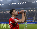 10.03.2026,  Fussball UEFA Championsleague 2025/2026: Achtelfinale, Atalanta Bergamo - FC Bayern München, in der New Balance Arena (Bergamo, Italien), Aleksandar Pavlovic (Bayern München)  trinkt aus seiner Flasche 