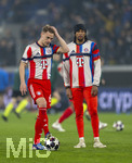 10.03.2026,  Fussball UEFA Championsleague 2025/2026: Achtelfinale, Atalanta Bergamo - FC Bayern München, in der New Balance Arena (Bergamo, Italien), Aufwärmen, v.li: Joshua Kimmich (FC Bayern München) und Michael Olise (FC Bayern München) nachdenklich 