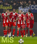 10.03.2026,  Fussball UEFA Championsleague 2025/2026: Achtelfinale, Atalanta Bergamo - FC Bayern München, in der New Balance Arena (Bergamo, Italien), Torjubel, v.li: Dayot Upamecano (FC Bayern München), Aleksandar Pavlovic (Bayern München) , Jonathan Tah (FC Bayern München), Konrad Laimer (FC Bayern München), Serge Gnabry (FC Bayern München), Luis Diaz (FC Bayern München) 