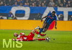 10.03.2026,  Fussball UEFA Championsleague 2025/2026: Achtelfinale, Atalanta Bergamo - FC Bayern München, in der New Balance Arena (Bergamo, Italien), v.li: Konrad Laimer (FC Bayern München) gegen Kamaldeen Sulemana (Atalanta Bergamo) 