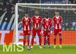 10.03.2026,  Fussball UEFA Championsleague 2025/2026: Achtelfinale, Atalanta Bergamo - FC Bayern München, in der New Balance Arena (Bergamo, Italien), Freistoss, Mauer mit Aleksandar Pavlovic (Bayern München) , Jonathan Tah (FC Bayern München), Alphonso Davies (FC Bayern München), Josip Stanisic (Bayern München), 