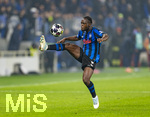 10.03.2026,  Fussball UEFA Championsleague 2025/2026: Achtelfinale, Atalanta Bergamo - FC Bayern München, in der New Balance Arena (Bergamo, Italien), Kamaldeen Sulemana (Atalanta Bergamo) stoppt den Ball aus der Luft 