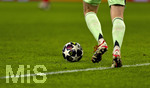 10.03.2026,  Fussball UEFA Championsleague 2025/2026: Achtelfinale, Atalanta Bergamo - FC Bayern München, in der New Balance Arena (Bergamo, Italien), Torwart Jonas Urbig (FC Bayern München) am Ball 