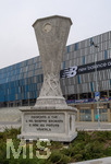 10.03.2026,  Fussball UEFA Championsleague 2025/2026: Achtelfinale, Atalanta Bergamo - FC Bayern München, in der New Balance Arena (Bergamo, Italien), Aussenansicht Fassade des Stadions.  Denkmal vor dem Stadion in Andenken an das UEFA-Europa-League-Finale 2024 (UEFA-Cup Pokal), bei dem Atalanta Bergamo gegen Bayer Leverkusen das Finale und damit den Pokal gewann.