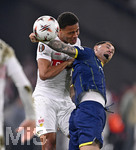 12.03.2026, Fussball UEFA Europa League 2025/2026: Achtelfinale, VfB Stuttgart - FC Porto, in der MHP-Arena Stuttgart, v.l. Nikolas Nartey (Stuttgart) gegen Borja Sainz (FC Porto) 
  

