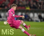 12.03.2026, Fussball UEFA Europa League 2025/2026: Achtelfinale, VfB Stuttgart - FC Porto, in der MHP-Arena Stuttgart, 
  Torwart Alexander Nübel (Stuttgart) rutscht aus

