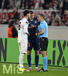 12.03.2026, Fussball UEFA Europa League 2025/2026: Achtelfinale, VfB Stuttgart - FC Porto, in der MHP-Arena Stuttgart, v.l. Atakan Karazor (Stuttgart) und bei Schiedsrichter Donatas Rumsas (LTU).
  


