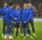 12.03.2026, Fussball UEFA Europa League 2025/2026: Achtelfinale, VfB Stuttgart - FC Porto, in der MHP-Arena Stuttgart, Die Spieler aus Porto feiern nach dem Spiel v.l. Pepe (FC Porto), Rodrigo Mora (FC Porto) und William Gomes (FC Porto) 
  

