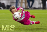 12.03.2026, Fussball UEFA Europa League 2025/2026: Achtelfinale, VfB Stuttgart - FC Porto, in der MHP-Arena Stuttgart, Torwart Alexander Nübel (Stuttgart) hechtet dem Ball nach.
