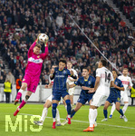 12.03.2026, Fussball UEFA Europa League 2025/2026: Achtelfinale, VfB Stuttgart - FC Porto, in der MHP-Arena Stuttgart, Torwart Alexander Nübel (li, Stuttgart) hechtet zum Ball. re: Luca Jaquez (Stuttgart) 