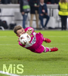 12.03.2026, Fussball UEFA Europa League 2025/2026: Achtelfinale, VfB Stuttgart - FC Porto, in der MHP-Arena Stuttgart, Torwart Alexander Nübel (Stuttgart) hechtet dem Ball nach.