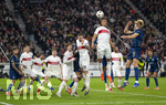 12.03.2026, Fussball UEFA Europa League 2025/2026: Achtelfinale, VfB Stuttgart - FC Porto, in der MHP-Arena Stuttgart, Kopfball von Luca Jaquez (2.v.re, Stuttgart) gegen Victor Froholdt (re, FC Porto) 