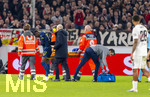 12.03.2026, Fussball UEFA Europa League 2025/2026: Achtelfinale, VfB Stuttgart - FC Porto, in der MHP-Arena Stuttgart, Zaidu Sanusi (FC Porto) anscheinend verletzt, die Sanitäter müssen aber wieder abrücken.