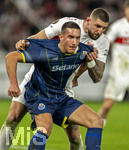 12.03.2026, Fussball UEFA Europa League 2025/2026: Achtelfinale, VfB Stuttgart - FC Porto, in der MHP-Arena Stuttgart, v.li: Deniz Gül (FC Porto) gegen Jeff Chabot (Stuttgart) 