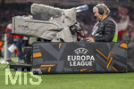 12.03.2026, Fussball UEFA Europa League 2025/2026: Achtelfinale, VfB Stuttgart - FC Porto, in der MHP-Arena Stuttgart, Kameramann am Spielfeldrand