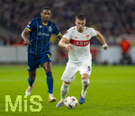 12.03.2026, Fussball UEFA Europa League 2025/2026: Achtelfinale, VfB Stuttgart - FC Porto, in der MHP-Arena Stuttgart, v.li: Zaidu Sanusi (FC Porto) gegen Ermedin Demirovic (Stuttgart) 