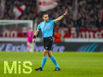 12.03.2026, Fussball UEFA Europa League 2025/2026: Achtelfinale, VfB Stuttgart - FC Porto, in der MHP-Arena Stuttgart, Schiedsrichter Donatas Rumsas (LTU) gestikuliert 