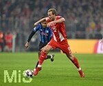 18.03.2026,  Fussball UEFA Championsleague 2025/2026: Achtelfinale Rückspiel,  FC Bayern München - Atalanta Bergamo, in der Allianz-Arena München, v.l. Ederson (Atalanta Bergamo) gegen Harry Kane (FC Bayern München) 
  

