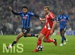 18.03.2026,  Fussball UEFA Championsleague 2025/2026: Achtelfinale Rückspiel,  FC Bayern München - Atalanta Bergamo, in der Allianz-Arena München, v.l. Ederson (Atalanta Bergamo) gegen Harry Kane (FC Bayern München) 
  


