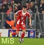 18.03.2026,  Fussball UEFA Championsleague 2025/2026: Achtelfinale Rückspiel,  FC Bayern München - Atalanta Bergamo, in der Allianz-Arena München, Deniz Ofli (FC Bayern München) am Ball.
  

