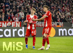 18.03.2026,  Fussball UEFA Championsleague 2025/2026: Achtelfinale Rückspiel,  FC Bayern München - Atalanta Bergamo, in der Allianz-Arena München, v.li: Lennart Karl (FC Bayern München), Tom Bischof (Bayern München) Torjubel 