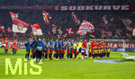 18.03.2026,  Fussball UEFA Championsleague 2025/2026: Achtelfinale Rückspiel,  FC Bayern München - Atalanta Bergamo, in der Allianz-Arena München,  Beide Mannschaften stehen zur Hymne bereit, 
