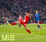 18.03.2026,  Fussball UEFA Championsleague 2025/2026: Achtelfinale Rückspiel,  FC Bayern München - Atalanta Bergamo, in der Allianz-Arena München, Luis Diaz (FC Bayern München) am Ball 