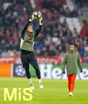 18.03.2026,  Fussball UEFA Championsleague 2025/2026: Achtelfinale Rückspiel,  FC Bayern München - Atalanta Bergamo, in der Allianz-Arena München, Torwart Jannis Bärtl (FC Bayern) beim Aufwärmen.