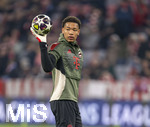 18.03.2026,  Fussball UEFA Championsleague 2025/2026: Achtelfinale Rückspiel,  FC Bayern München - Atalanta Bergamo, in der Allianz-Arena München,  Torwart Leonard Prescott (FC Bayern München) beim Aufwärmen.