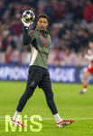 18.03.2026,  Fussball UEFA Championsleague 2025/2026: Achtelfinale Rückspiel,  FC Bayern München - Atalanta Bergamo, in der Allianz-Arena München,  Torwart Leonard Prescott (FC Bayern München) beim Aufwärmen.