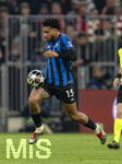 18.03.2026,  Fussball UEFA Championsleague 2025/2026: Achtelfinale Rückspiel,  FC Bayern München - Atalanta Bergamo, in der Allianz-Arena München, Ederson (Atalanta Bergamo) am Ball 
