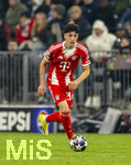 18.03.2026,  Fussball UEFA Championsleague 2025/2026: Achtelfinale Rückspiel,  FC Bayern München - Atalanta Bergamo, in der Allianz-Arena München, Deniz Ofli (FC Bayern München) am Ball 