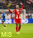 18.03.2026,  Fussball UEFA Championsleague 2025/2026: Achtelfinale Rückspiel,  FC Bayern München - Atalanta Bergamo, in der Allianz-Arena München, Serge Gnabry (FC Bayern München) gestikuliert 