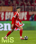 18.03.2026,  Fussball UEFA Championsleague 2025/2026: Achtelfinale Rückspiel,  FC Bayern München - Atalanta Bergamo, in der Allianz-Arena München, Filip Pavic (FC Bayern München) am Ball  