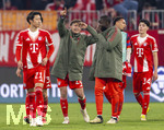 18.03.2026,  Fussball UEFA Championsleague 2025/2026: Achtelfinale Rückspiel,  FC Bayern München - Atalanta Bergamo, in der Allianz-Arena München, v.li: Hiroki Ito (FC Bayern München), Tom Bischof (Bayern München), Dayot Upamecano (FC Bayern München), Deniz Ofli (FC Bayern München) nach dem Spiel 